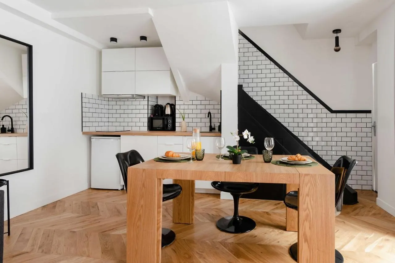 Maisonnette In The Heart Of Paris 4P1Br - Nation 0*,  France